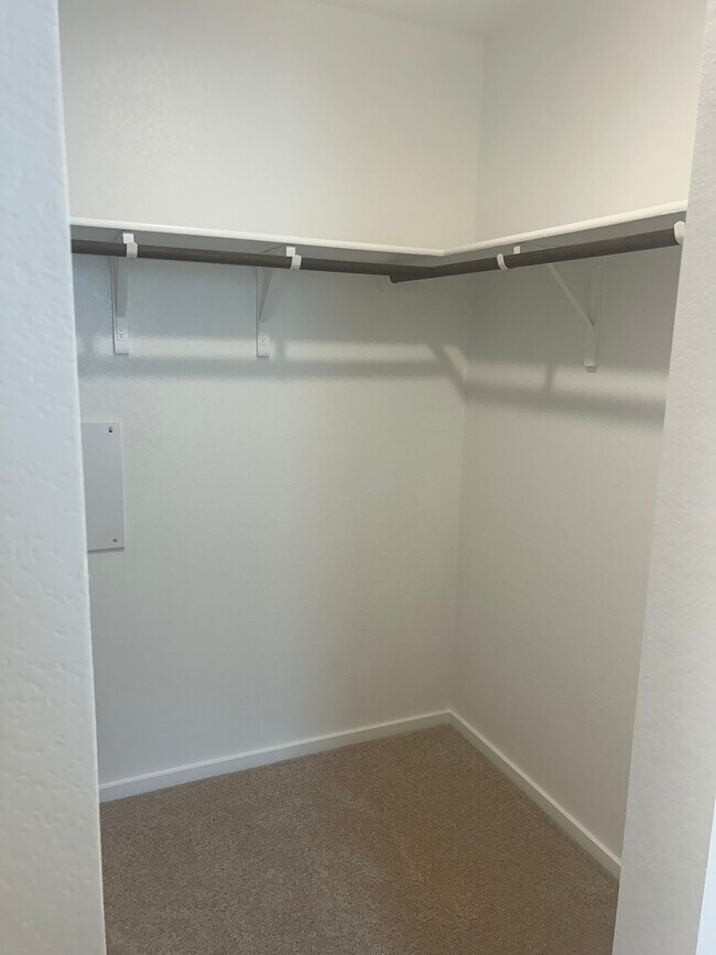 Foto del edificio - 329 Pickel Dr