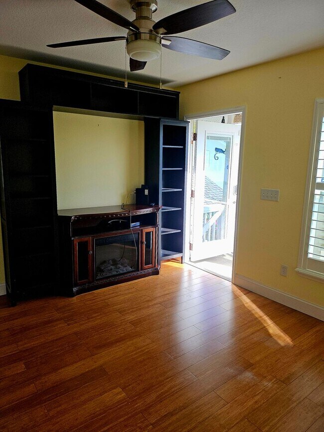 Building Photo - Garage Apartment
