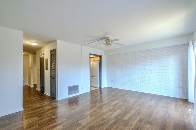 Building Photo - 8527 Canterbury Square E