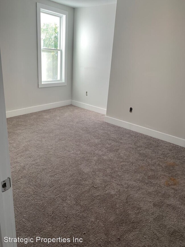 Building Photo - 3 br, 1.5 bath House - 479 Norton St