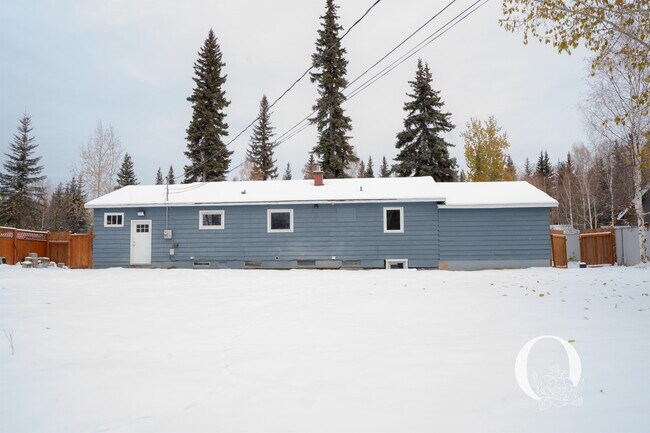 Building Photo - 4433 Wood River Dr