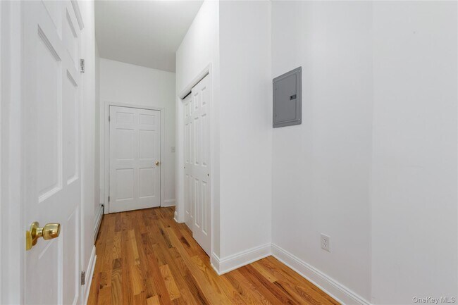 Building Photo - 1587 Lincoln Pl