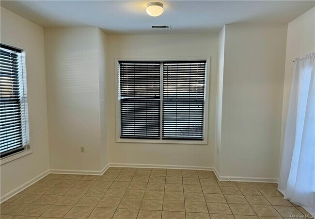 Building Photo - 813 Tower Ridge Cir