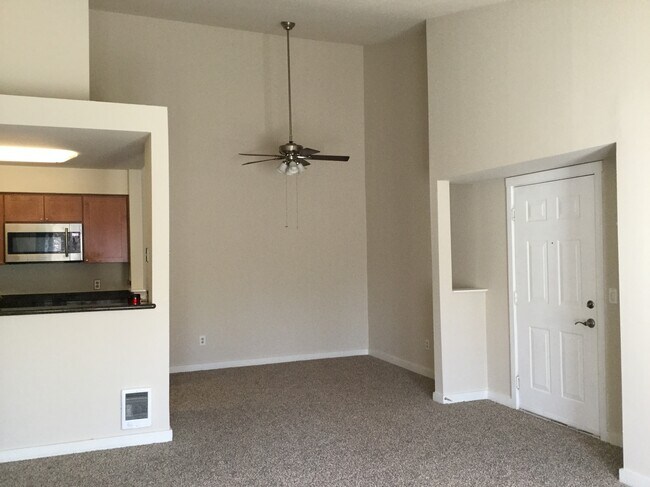 High ceiling - 12303 Harbour Pointe Blvd