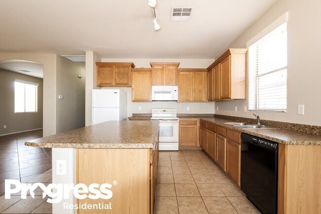 Foto del edificio - 15558 W Laurel Ln