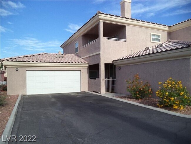 Building Photo - BEAUTIFUL FIRST FLOOR CONDO IN GATED COMMU...