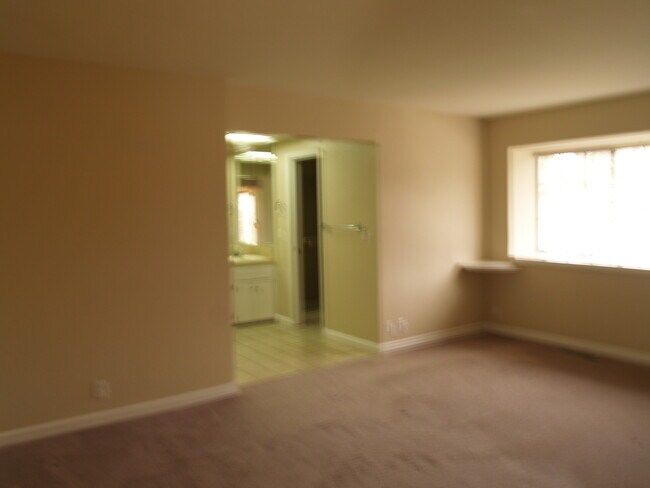 Building Photo - DANVILLE, 3BD/2BA Single Story Family Home...