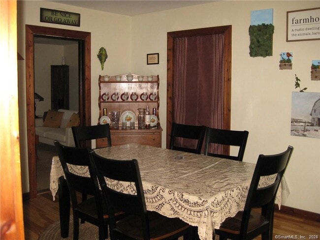 Foto del edificio - 34 Terryville Ave