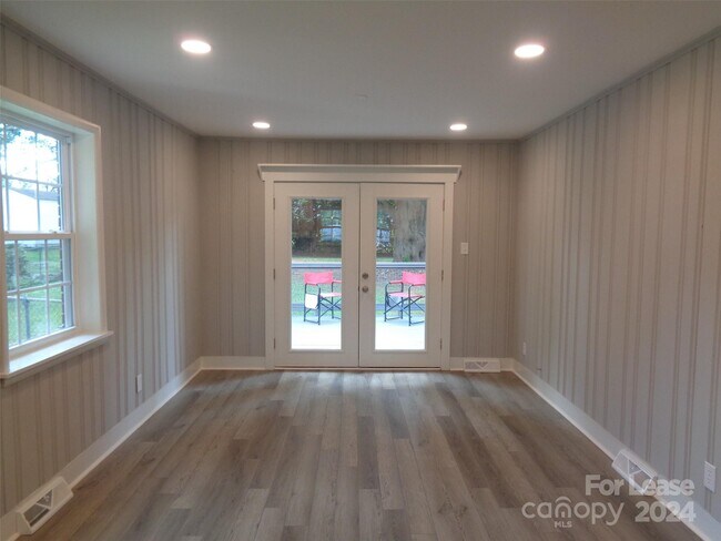 Foto del edificio - 3726 Sudbury Rd