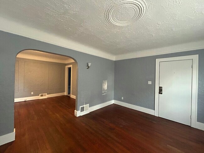 Foto del edificio - 16930 Santa Rosa Dr