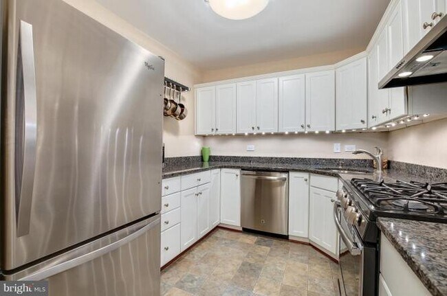 Cocina - 8315 N Brook Ln