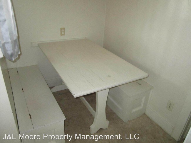 Foto del edificio - 1 br, 1 bath Apartment - 225 N. Holly St