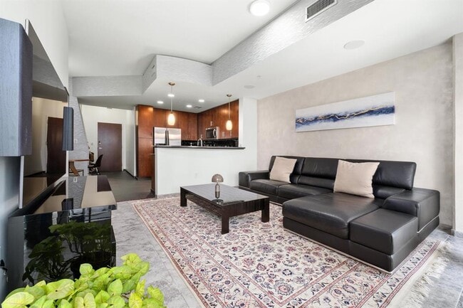 Building Photo - 360 Nueces St