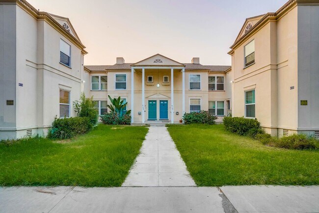 Foto del edificio - 4115 Leimert Blvd