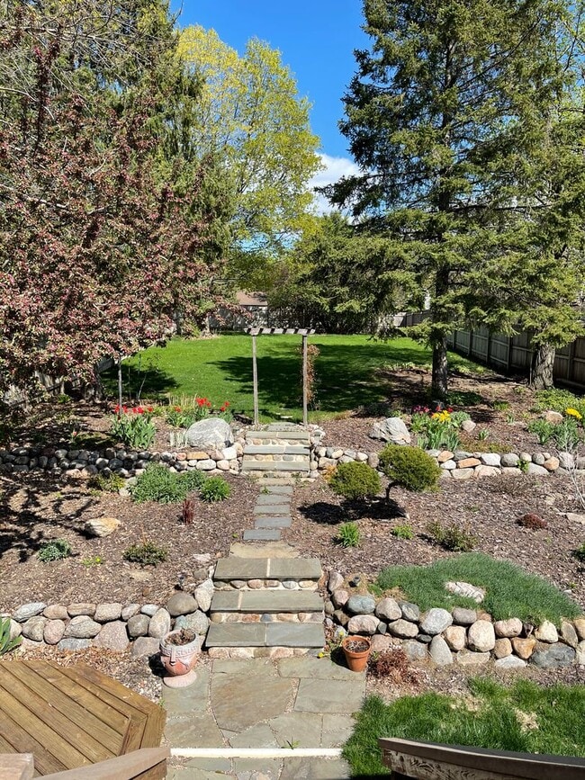 Building Photo - 4050 Glacier Ln N