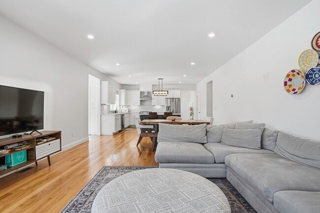 Foto del edificio - 279 W Central St