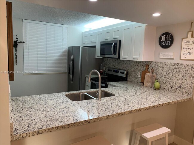 Foto del edificio - 1709 Whitehall Dr