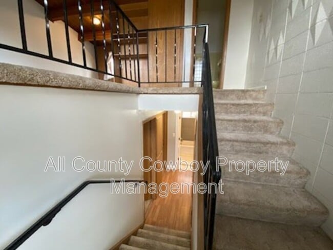 Building Photo - 1000 E Garfield St