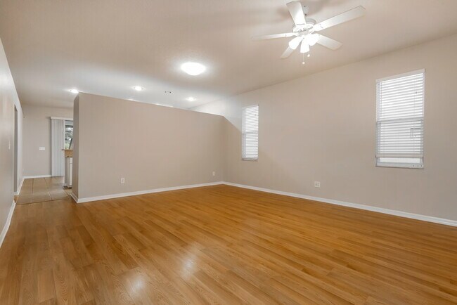 Foto del edificio - 619 Wave Crest Cir