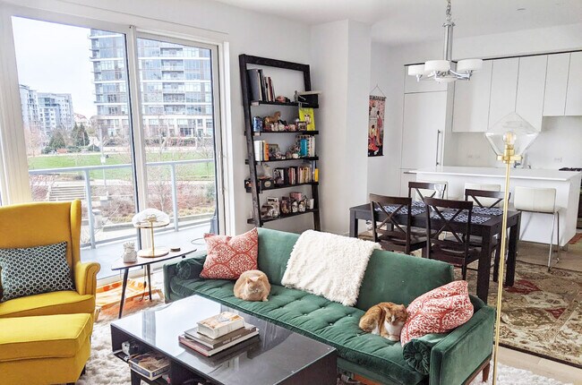 Living Room / Dining Room - 1150 NW Quimby St