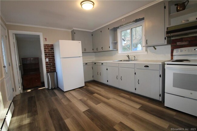 Building Photo - 674 US-6
