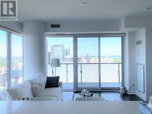 Building Photo - 1080 Bay St.