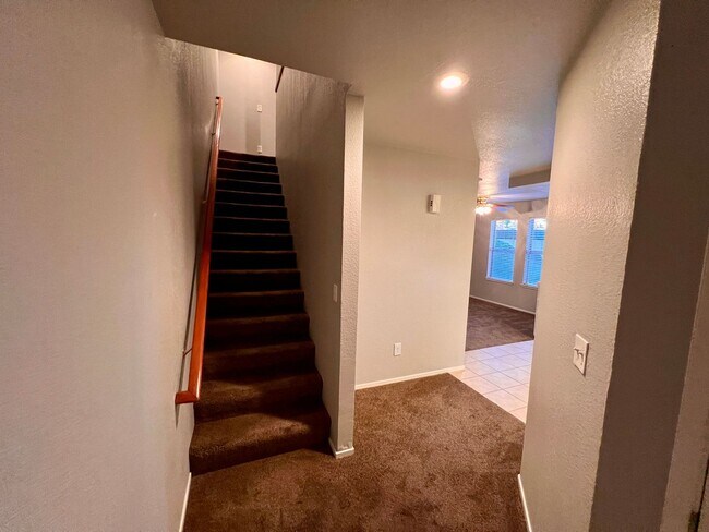 Foto del edificio - 3 bedroom townhome!