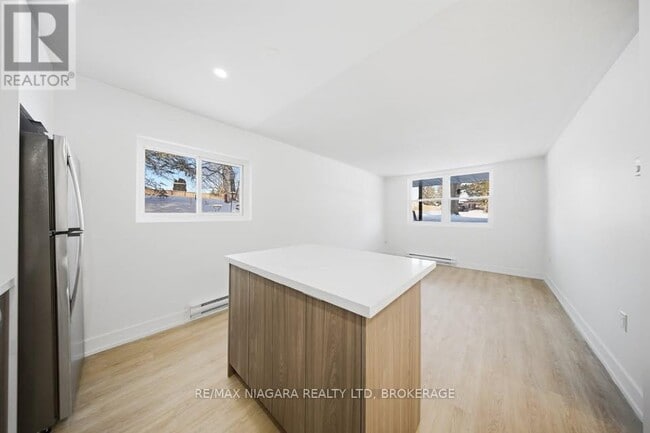 Building Photo - 25 Downes Ave