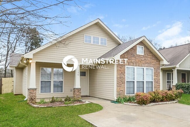 Foto del edificio - 3 Bedroom Pet-Friendly Home in Calera, AL with Main Street Renewal