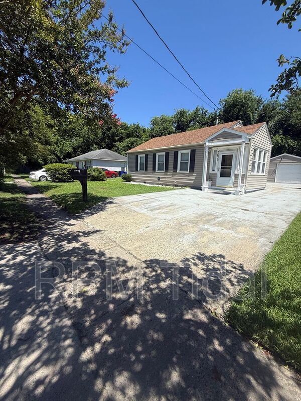 Primary Photo - 3030 Westminster Ave