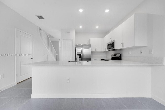 Building Photo - 2619 SE 28th Dr