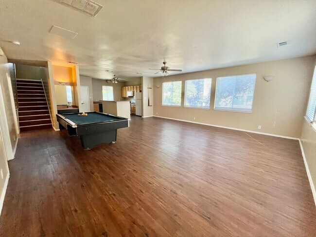 Building Photo - 6bed/3bath with garage in North Campus