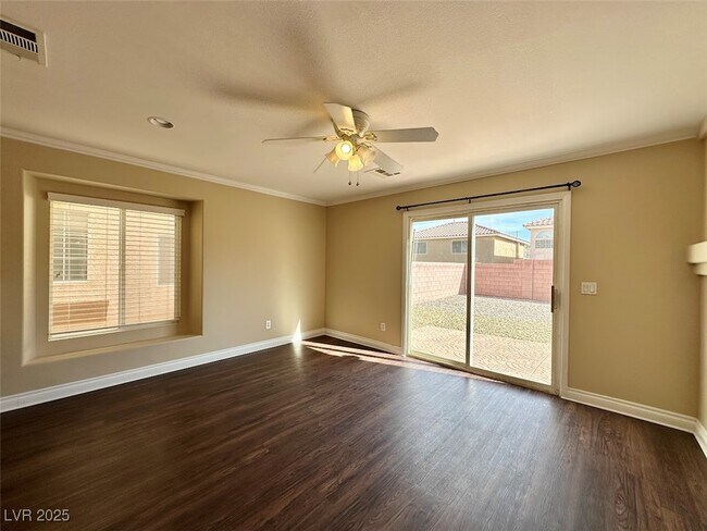 Foto del edificio - 7576 Jacaranda Leaf St