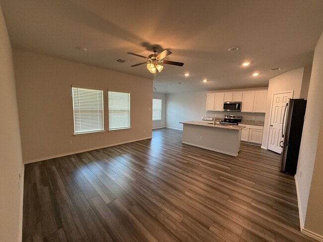 Foto del edificio - One Year Young 3 Br/2 Ba Home in the Clear...