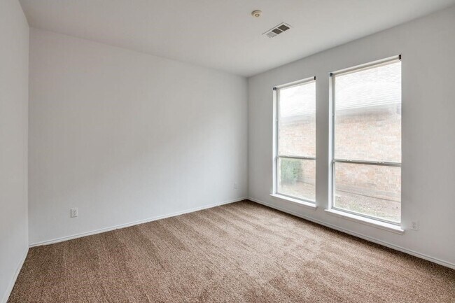 Foto del edificio - 413 Majesty Dr