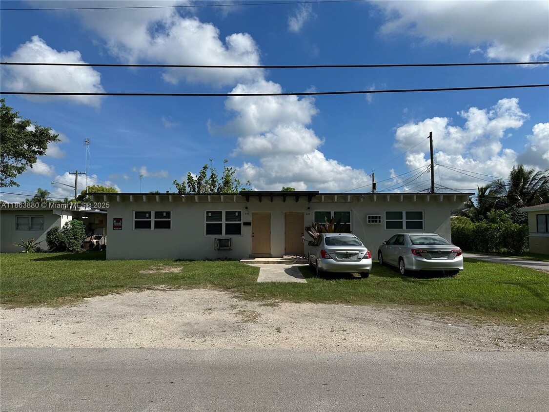 Foto principal - 377 NW 4th St