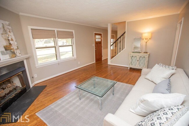 Foto del edificio - 2468 Woodridge Dr