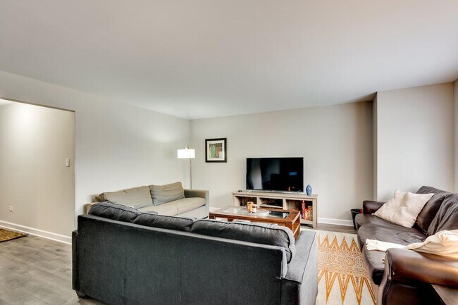 Foto del edificio - 226 S Hoyne Ave