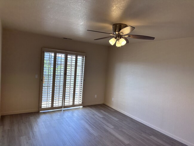 Building Photo - 11456 N Fairway Dr