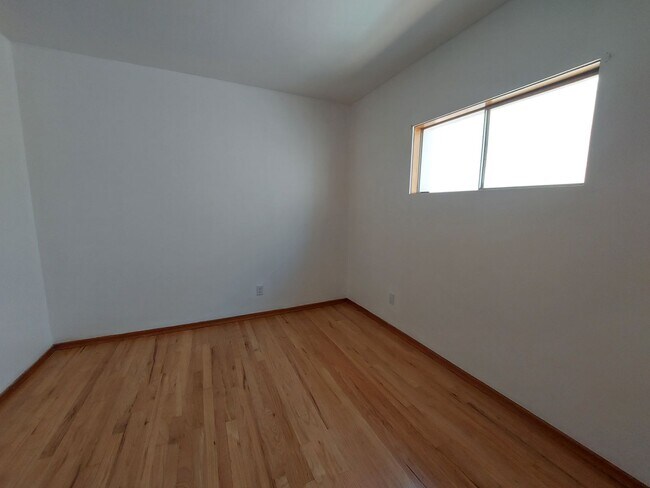 Foto del edificio - 5th St Triplex