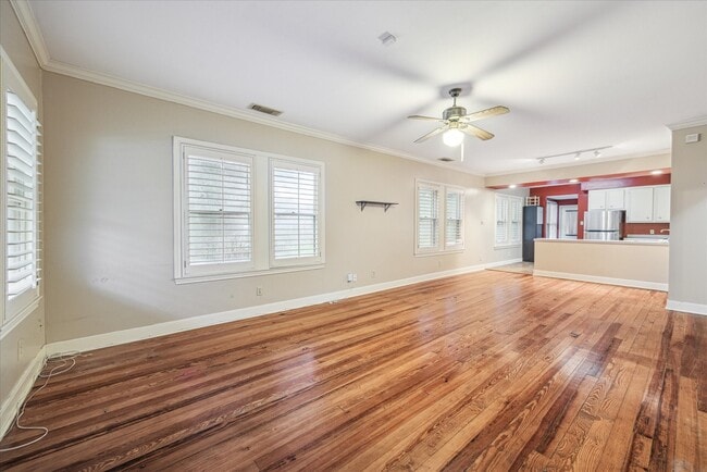 Foto del edificio - 321 W 13th St