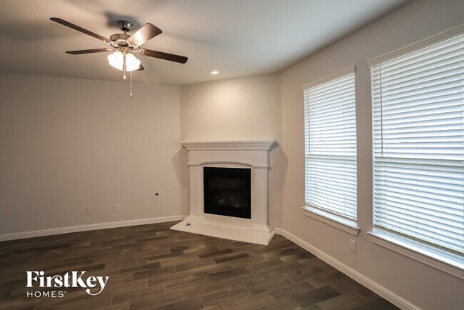 Building Photo - 15953 Hayes Ridge Dr
