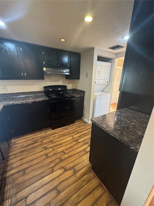 Building Photo - 6575 W Oakland Park Blvd