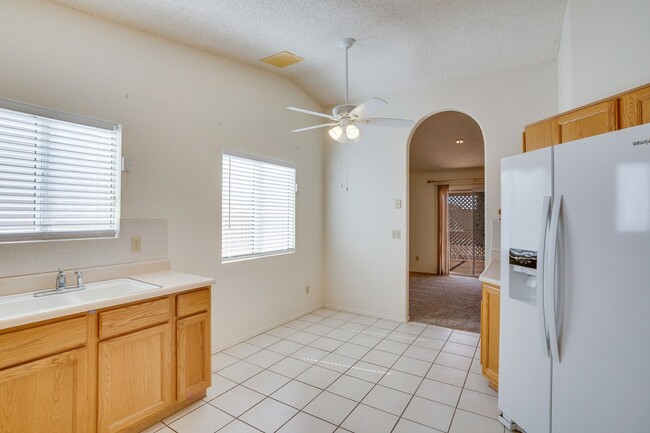 Foto del edificio - Beautiful, Clean 3Bdrm, 2ba home on East s...
