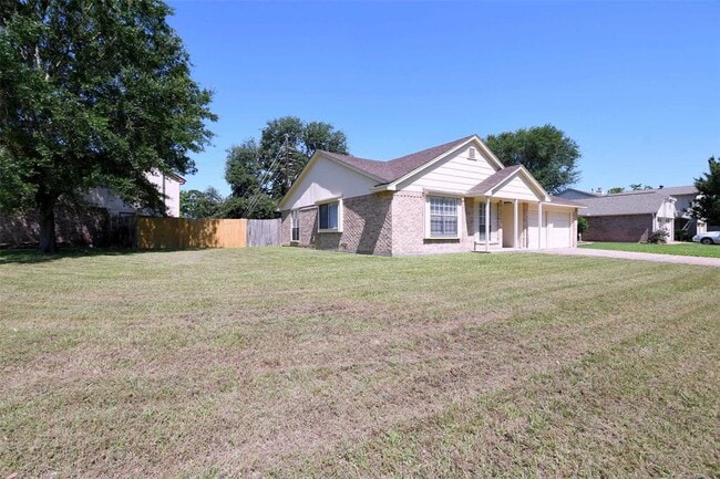 Building Photo - 18811 Pine Trace Ct