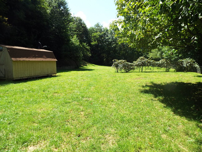 Building Photo - Great condition 3 BR 2 BA home off East Fo...