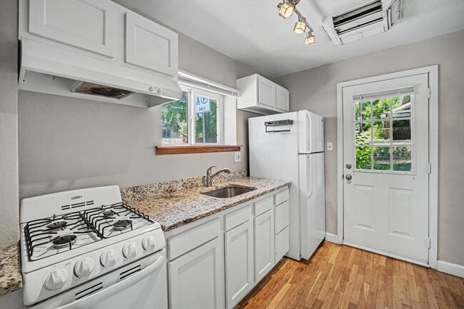 Photo - Studio Apartment Close to South Broadway!