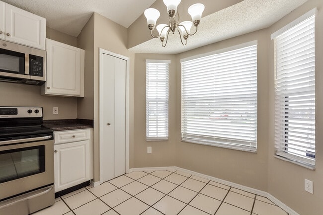 Foto del edificio - 1121 Shoshanna Dr