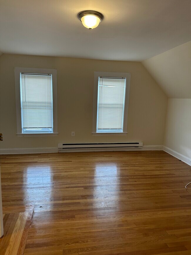 Building Photo - 9 Homes Ave