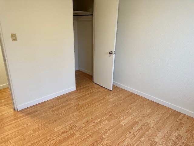 Photo du bâtiment - 646-646 Admirals Rd